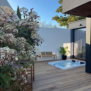 Hébergement de vacances Valbelle, Maison Independante Avec Jacuzzi, Tourves